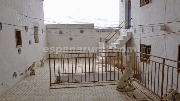 Image No.23-7 Bed Townhouse for sale