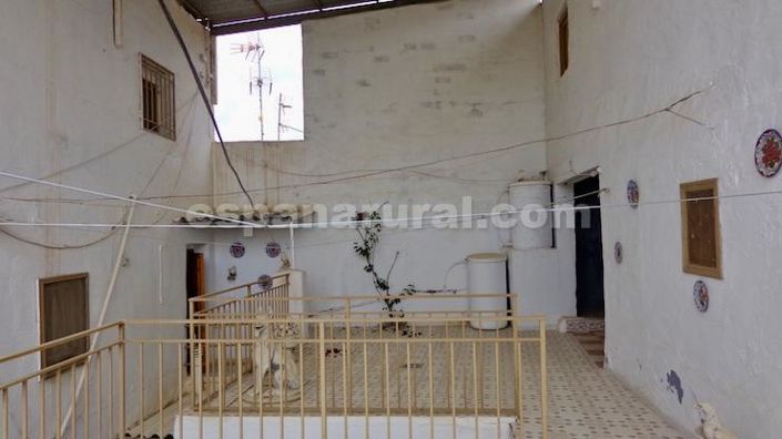 Image No.24-7 Bed Townhouse for sale