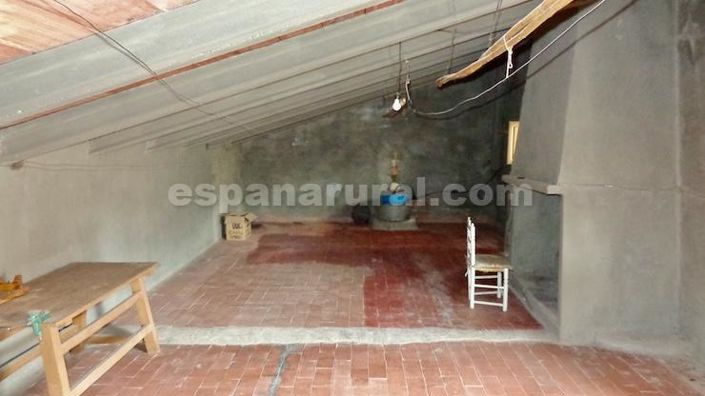 Image No.25-7 Bed Townhouse for sale