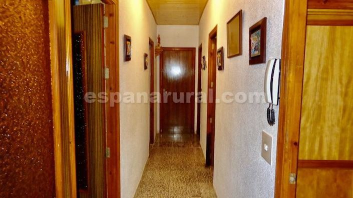 Image No.7-7 Bed Townhouse for sale