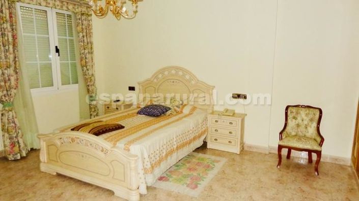 Image No.8-6 Bed Village House for sale