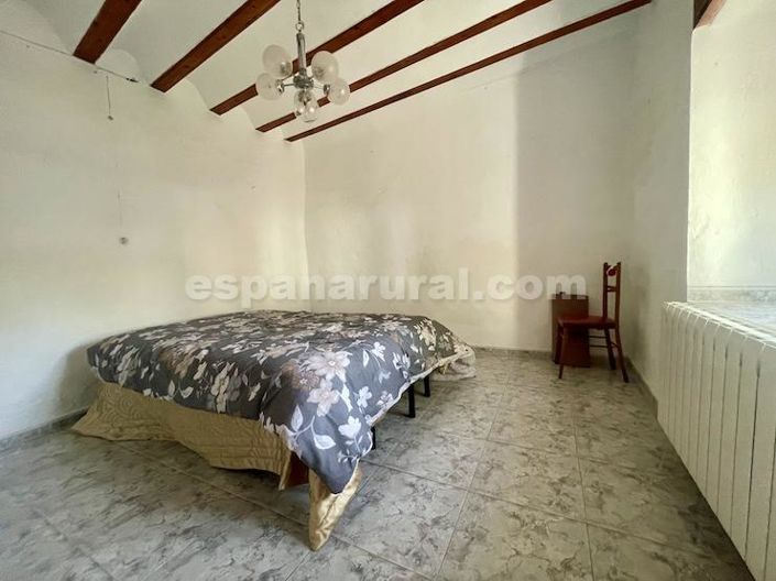 Image No.7-6 Bed Village House for sale