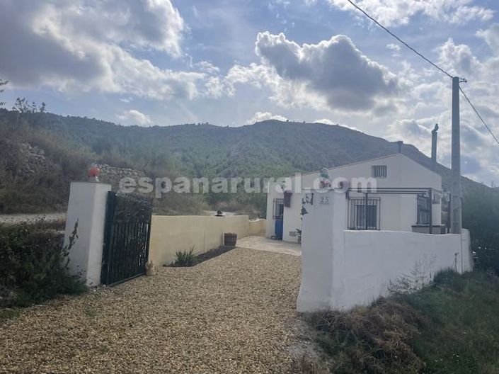 Image No.15-3 Bed Country House for sale