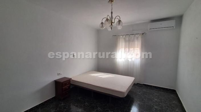 Image No.9-3 Bed Townhouse for sale