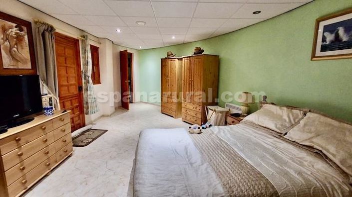 Image No.10-4 Bed Country House for sale