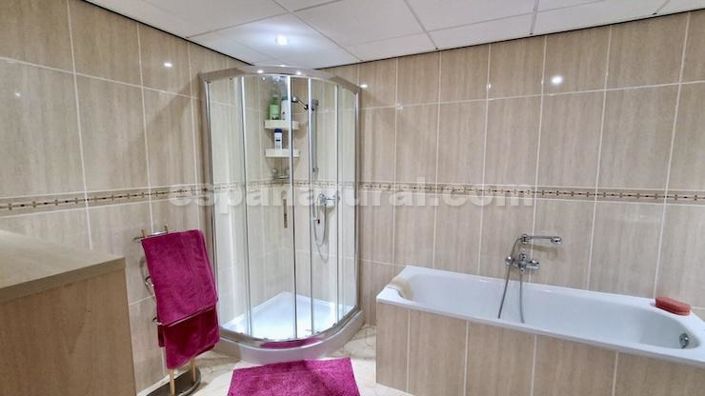 Image No.12-4 Bed Country House for sale