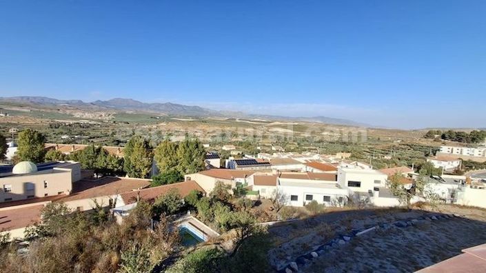 Image No.30-4 Bed Country House for sale