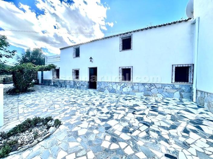 Image No.2-6 Bed Country House for sale