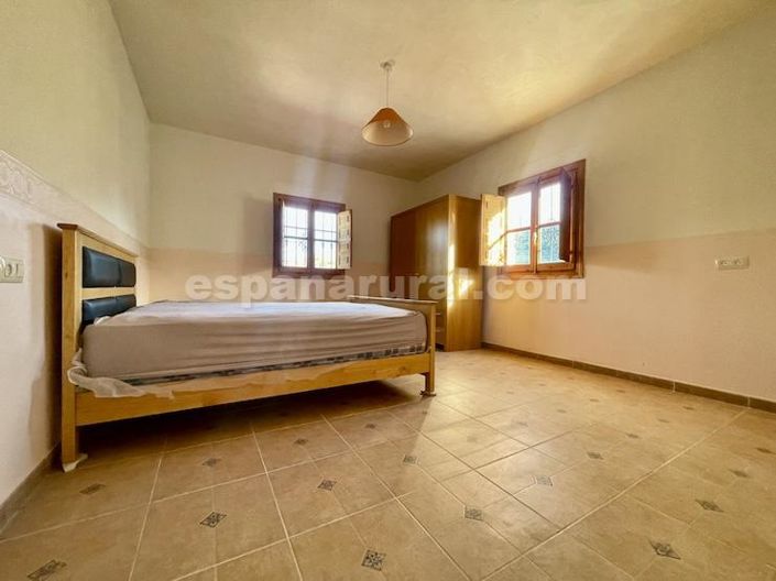 Image No.25-6 Bed Country House for sale