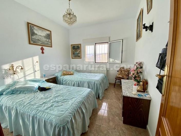 Image No.11-6 Bed Country House for sale