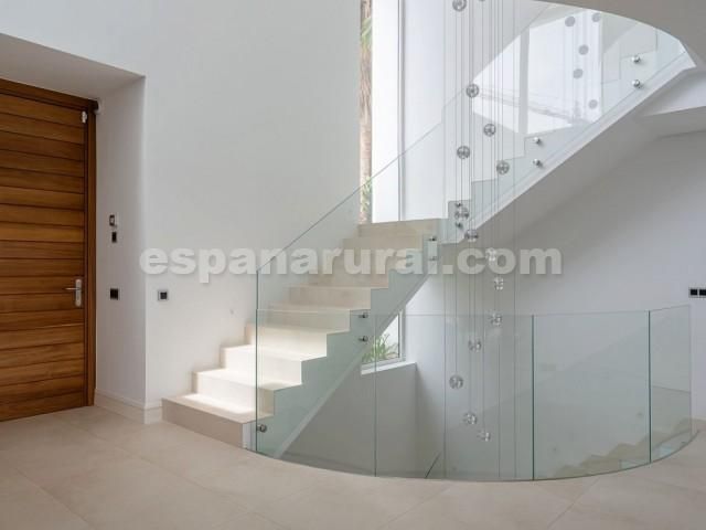 Image No.2-4 Bed Villa for sale