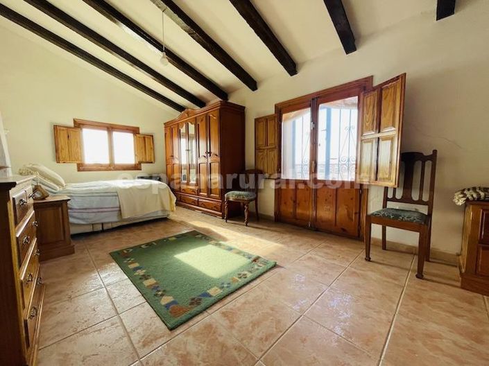 Image No.11-3 Bed Country House for sale