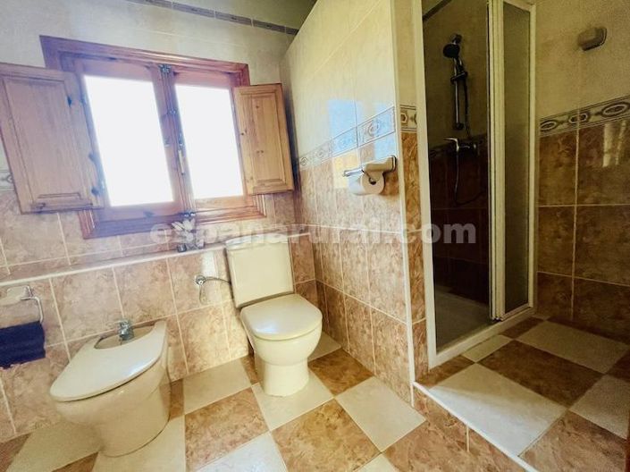 Image No.12-3 Bed Country House for sale