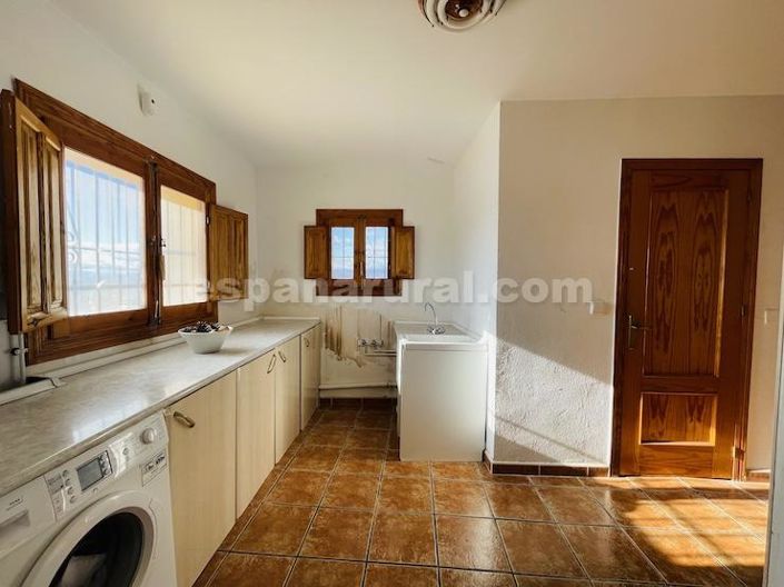 Image No.7-3 Bed Country House for sale