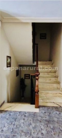 Image No.13-8 Bed Townhouse for sale