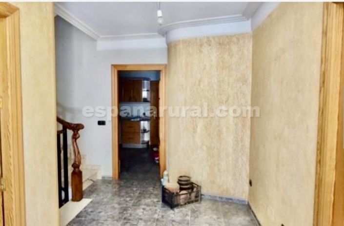 Image No.3-8 Bed Townhouse for sale