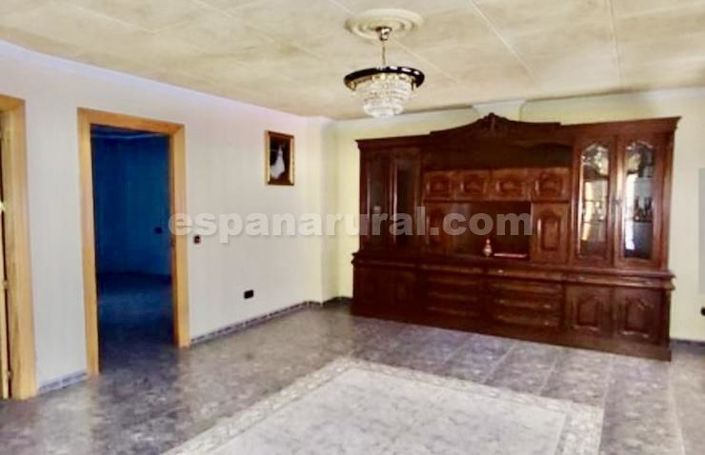 Image No.5-8 Bed Townhouse for sale