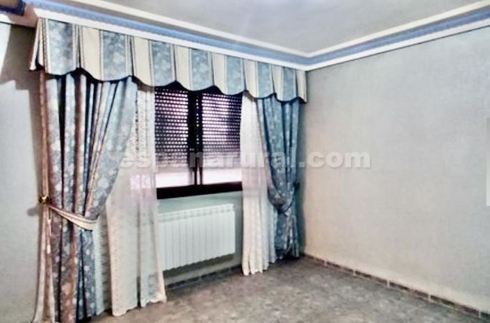 Image No.9-8 Bed Townhouse for sale