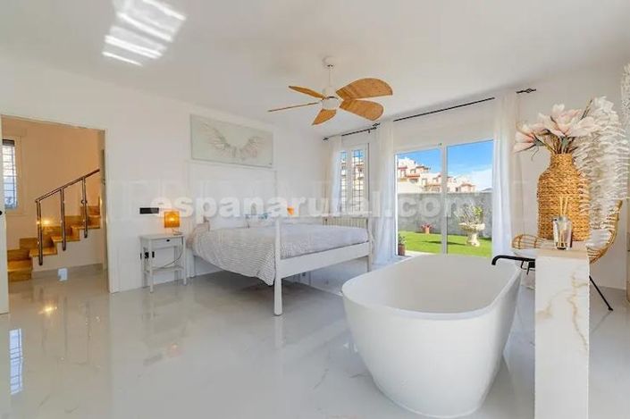 Image No.20-4 Bed Villa for sale