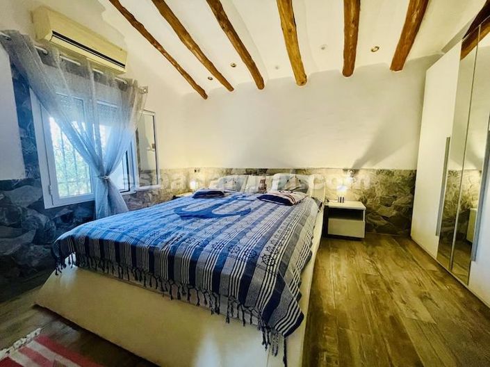 Image No.10-4 Bed Country House for sale