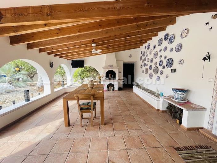 Image No.2-4 Bed Country House for sale