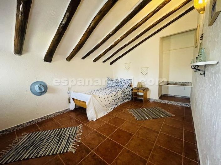 Image No.24-4 Bed Country House for sale