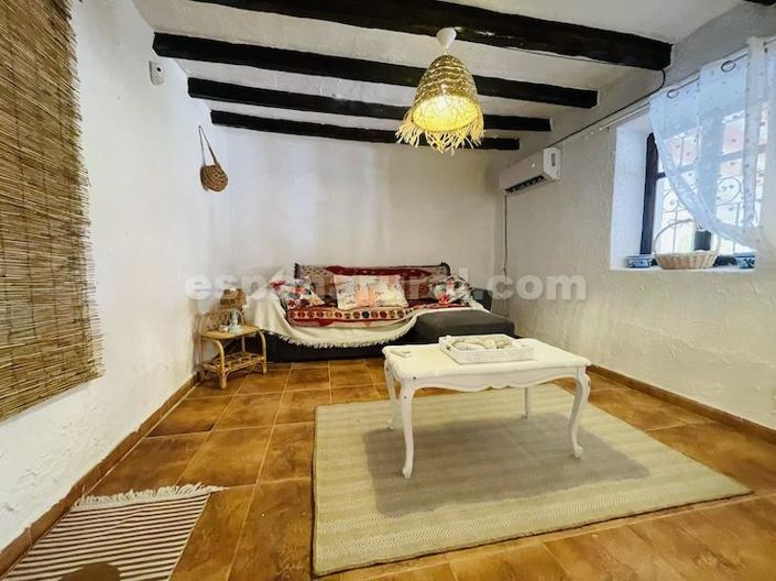 Image No.7-4 Bed Country House for sale