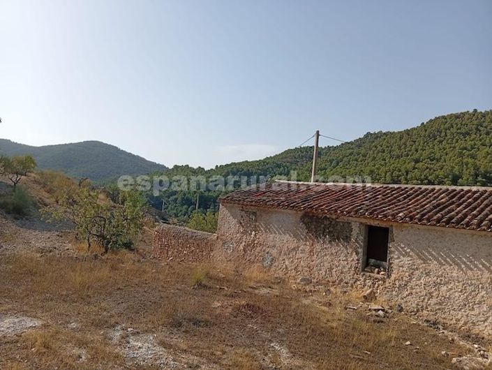 Image No.12-2 Bed Country House for sale