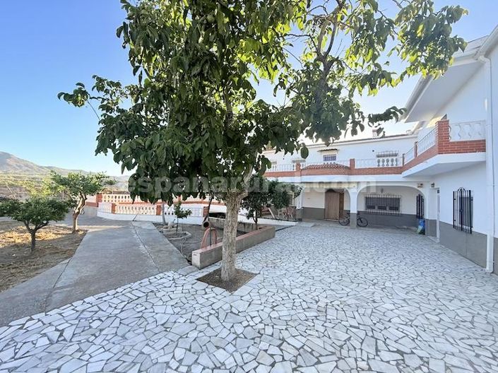Image No.2-8 Bed Country House for sale