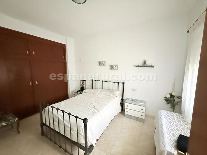 Image No.9-8 Bed Country House for sale