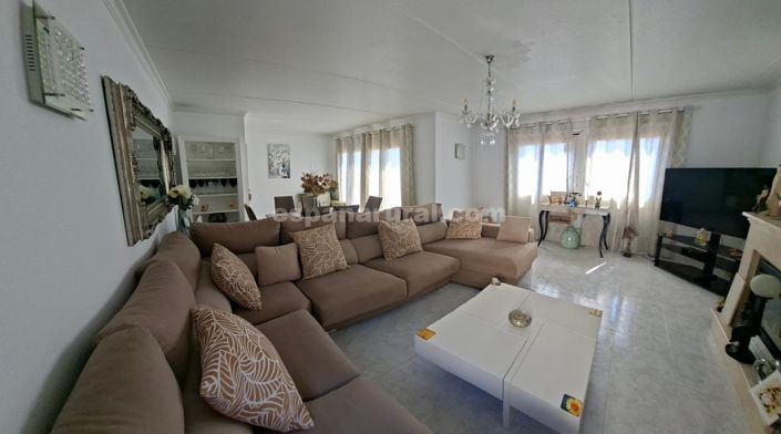 Image No.2-6 Bed Villa for sale