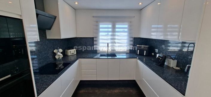 Image No.4-6 Bed Villa for sale