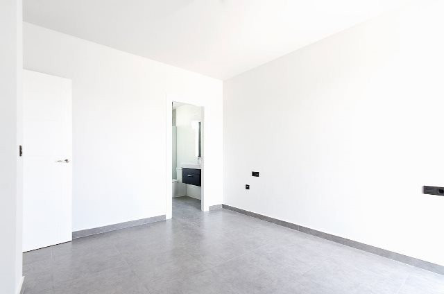 Image No.7-3 Bed Villa for sale