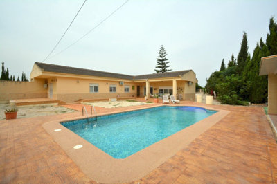 4 Bed Country House for sale