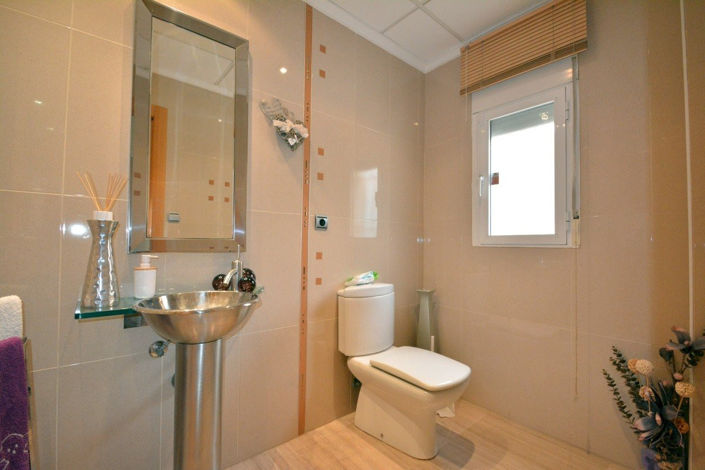 Image No.17-4 Bed Country House for sale