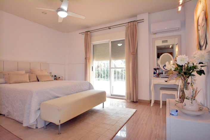 Image No.31-4 Bed Country House for sale