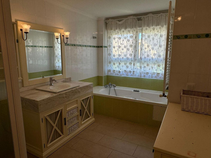 Image No.25-4 Bed Villa for sale