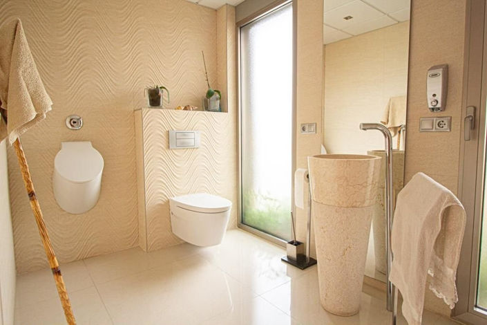 Image No.15-6 Bed Villa for sale