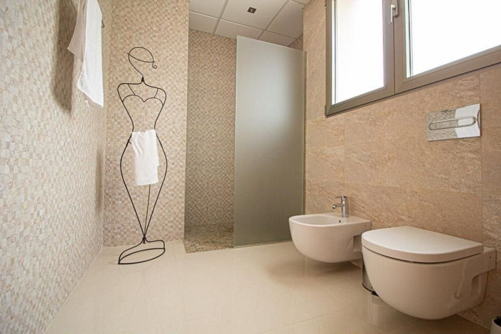 Image No.20-6 Bed Villa for sale