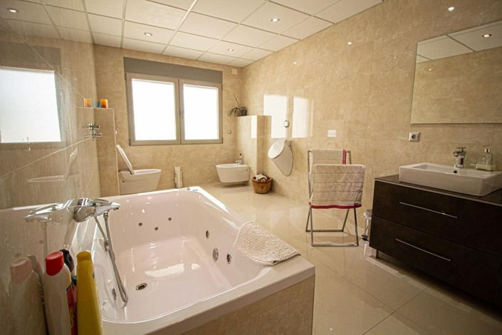 Image No.4-6 Bed Villa for sale