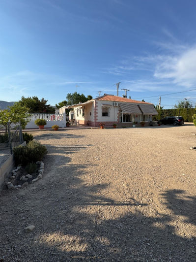 Image No.1-4 Bed Villa for sale