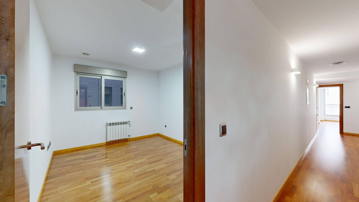 Image No.12-5 Bed Apartment for sale