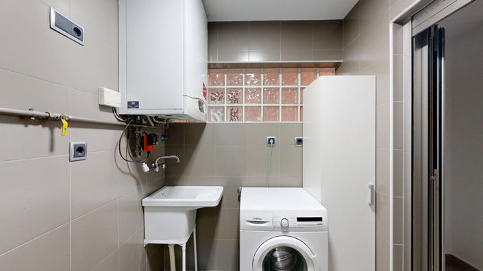 Image No.21-5 Bed Apartment for sale