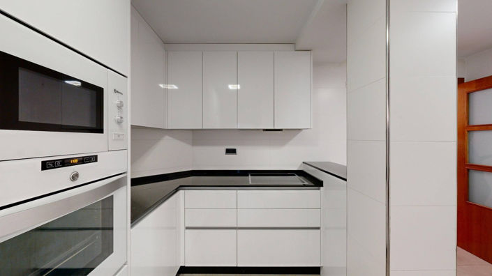 Image No.25-5 Bed Apartment for sale