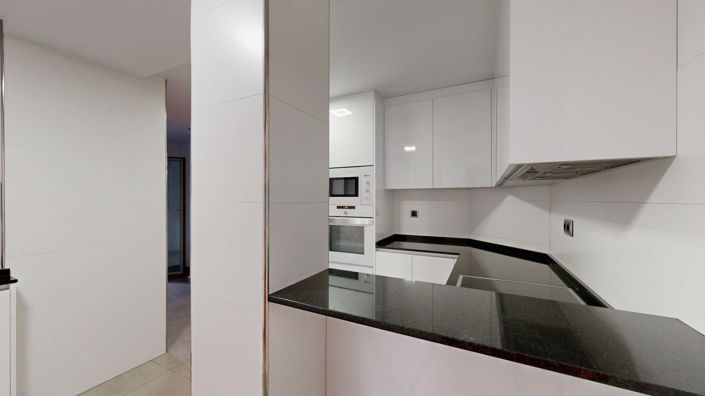 Image No.32-5 Bed Apartment for sale