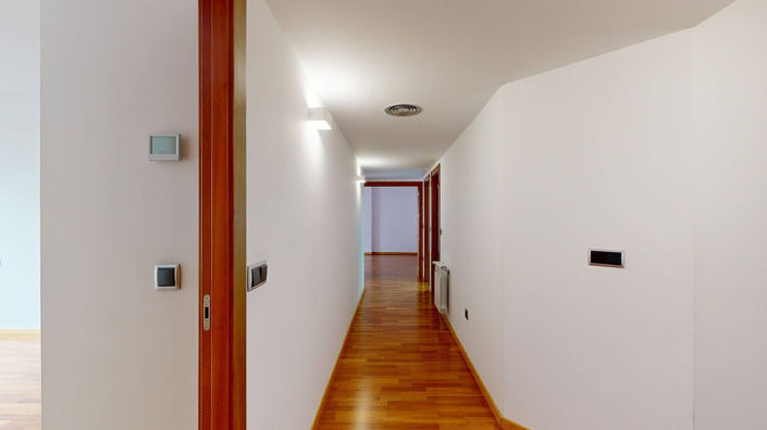 Image No.35-5 Bed Apartment for sale