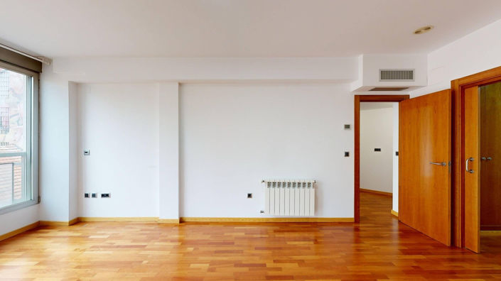 Image No.40-5 Bed Apartment for sale