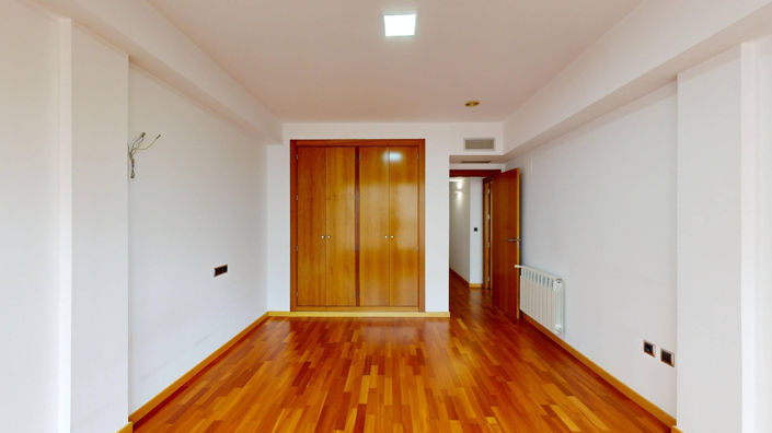 Image No.48-5 Bed Apartment for sale