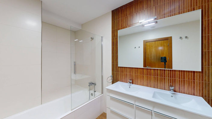 Image No.50-5 Bed Apartment for sale