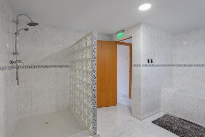 Image No.21-5 Bed Country House for sale